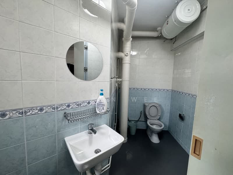 656C Jurong West Street 61, 656C Jurong West Street 61, Room Rental, 150 sqft, HDB Flat For Rent, by Bryan Wee, 500093811 - Bathroom - PropertyGuru.com.sg
