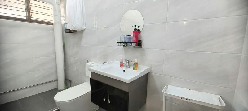 108 Teck Whye Lane HDB Flat For Sale at S$ 810,000 | PropertyGuru Singapore - Bathroom