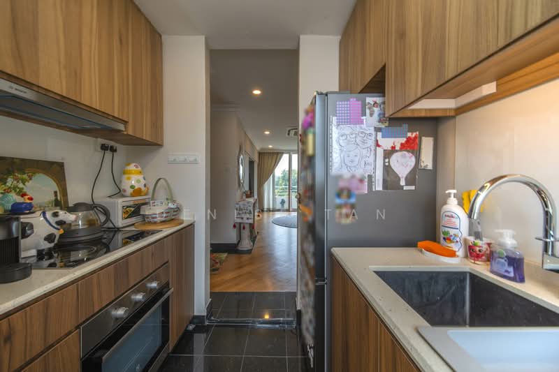 The Hermitage, 2 Sarkies Road, 2 Bedrooms, 850 sqft, Apartment For Sale, by Denise Tan, 500093827 - Kitchen - PropertyGuru.com.sg