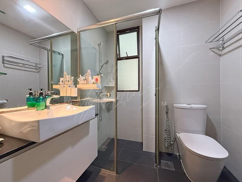 Varsity Park Condominium Condominium For Sale at S$ 2,580,000 | PropertyGuru Singapore - Common Bathroom