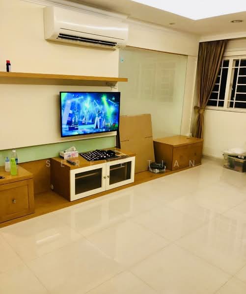 9 Gloucester Road HDB Flat For Sale at S$ 688,000 | PropertyGuru Singapore - Living Room