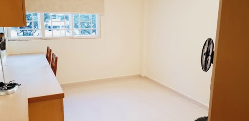 9 Gloucester Road HDB Flat For Sale at S$ 688,000 | PropertyGuru Singapore - Study