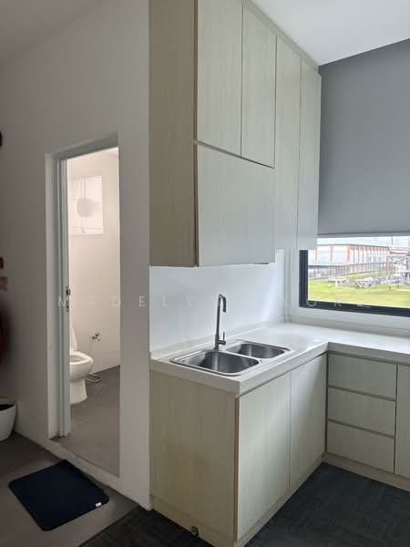 Tradehub 21, 18 Boon Lay Way, 1,300 sqft, Light Industrial (B1) For Rent, by Madelyne Kok, 500093838 - Kitchen - CommercialGuru.com.sg