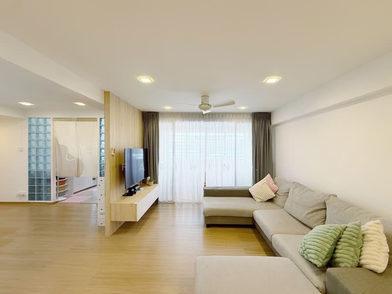 761 Woodlands Avenue 6 HDB Flat For Sale at S$ 700,000 | PropertyGuru Singapore - Living Room