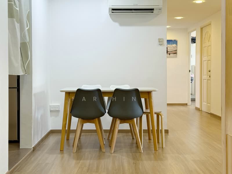 761 Woodlands Avenue 6 HDB Flat For Sale at S$ 700,000 | PropertyGuru Singapore - Dining Room