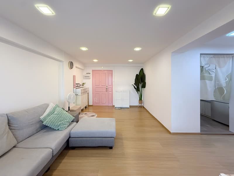 761 Woodlands Avenue 6 HDB Flat For Sale at S$ 700,000 | PropertyGuru Singapore - Living Room