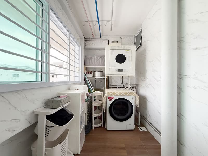 761 Woodlands Avenue 6 HDB Flat For Sale at S$ 700,000 | PropertyGuru Singapore - Service Balcony