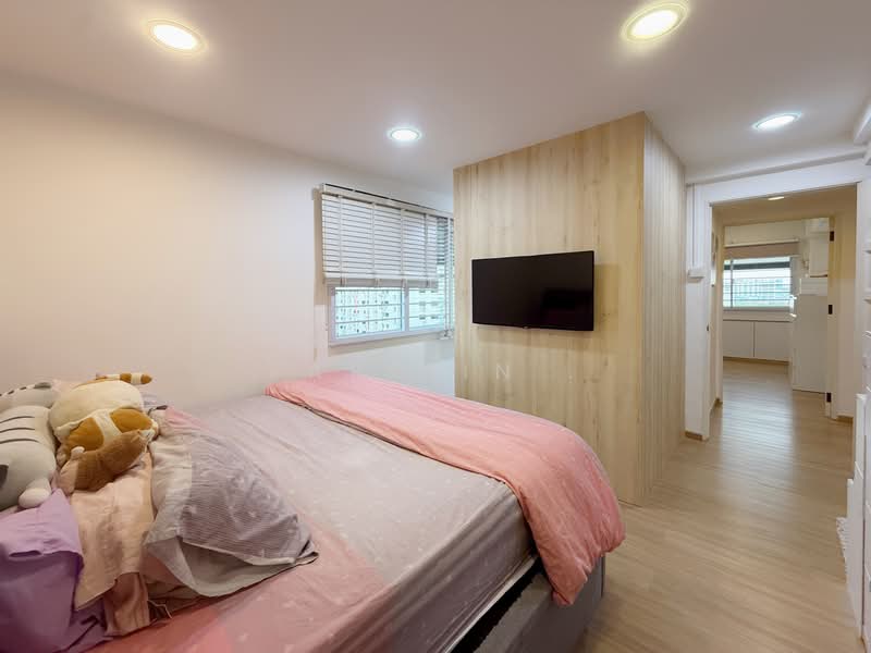 761 Woodlands Avenue 6 HDB Flat For Sale at S$ 700,000 | PropertyGuru Singapore - Bedroom
