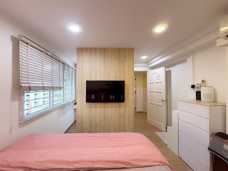 761 Woodlands Avenue 6 HDB Flat For Sale at S$ 700,000 | PropertyGuru Singapore - Bedroom