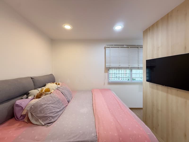 761 Woodlands Avenue 6 HDB Flat For Sale at S$ 700,000 | PropertyGuru Singapore - Bedroom