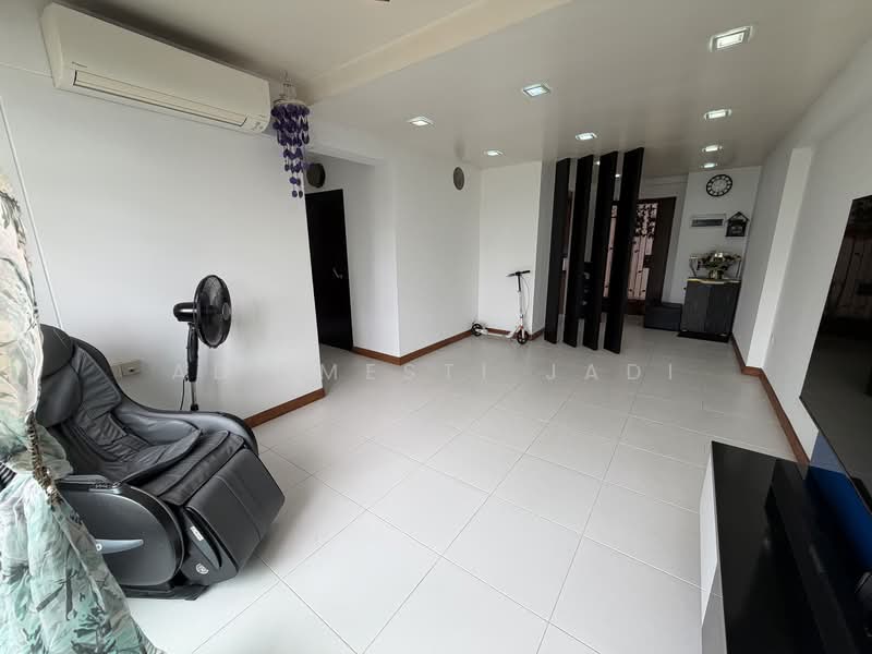 619A Punggol Drive HDB Flat For Sale at S$ 695,000 | PropertyGuru Singapore - Living Room