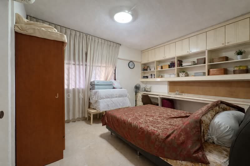 405 Jurong West Street 42 HDB Flat For Sale at S$ 830,000 | PropertyGuru Singapore - Bedroom