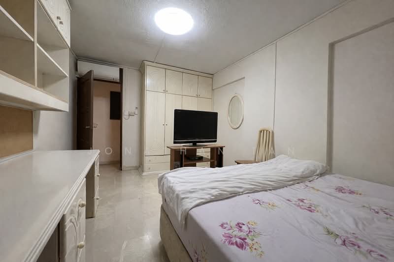 405 Jurong West Street 42 HDB Flat For Sale at S$ 830,000 | PropertyGuru Singapore - Bedroom