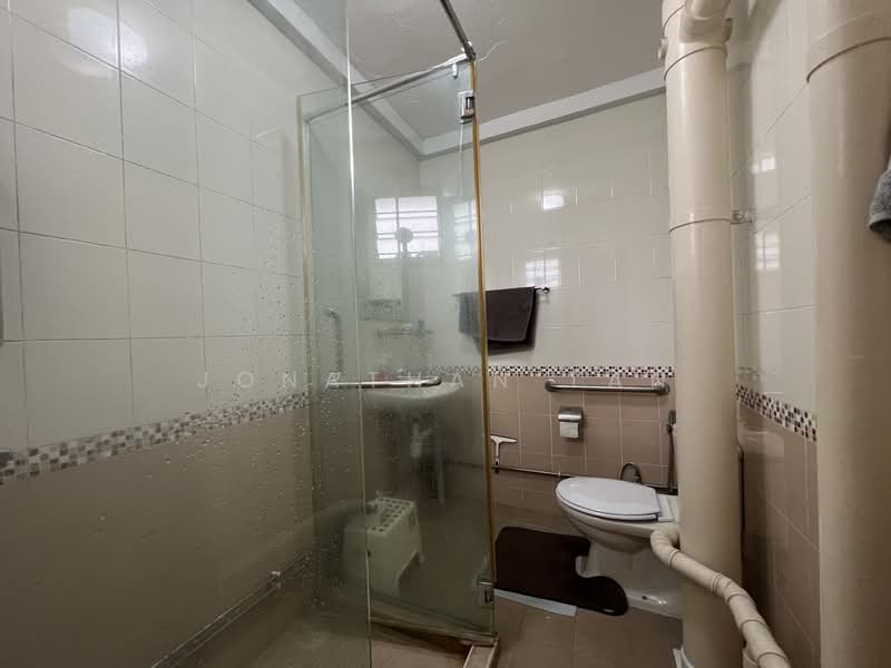 405 Jurong West Street 42 HDB Flat For Sale at S$ 830,000 | PropertyGuru Singapore - Bathroom