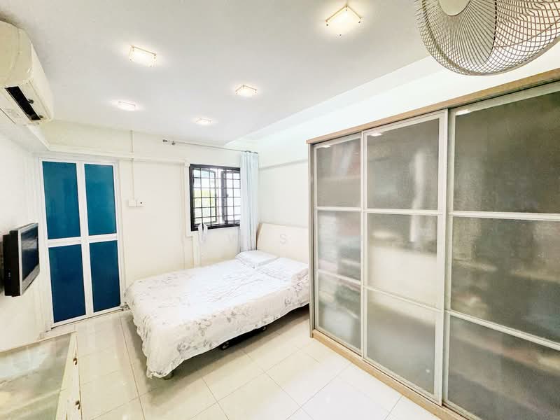 For Sale - 215 Ang Mo Kio Avenue 1