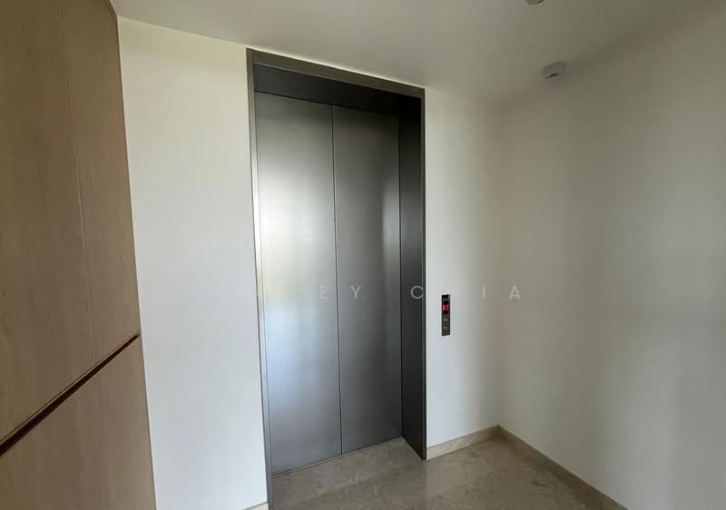 Meyer Mansion Condominium For Sale at S$ 4,818,000 | PropertyGuru Singapore - Private lift lobby