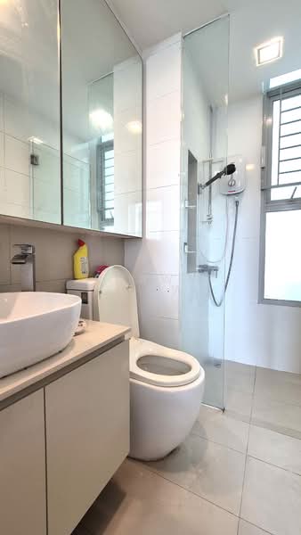 D'Pavilion Apartment For Sale at S$ 1,810,000 | PropertyGuru Singapore - Bathroom