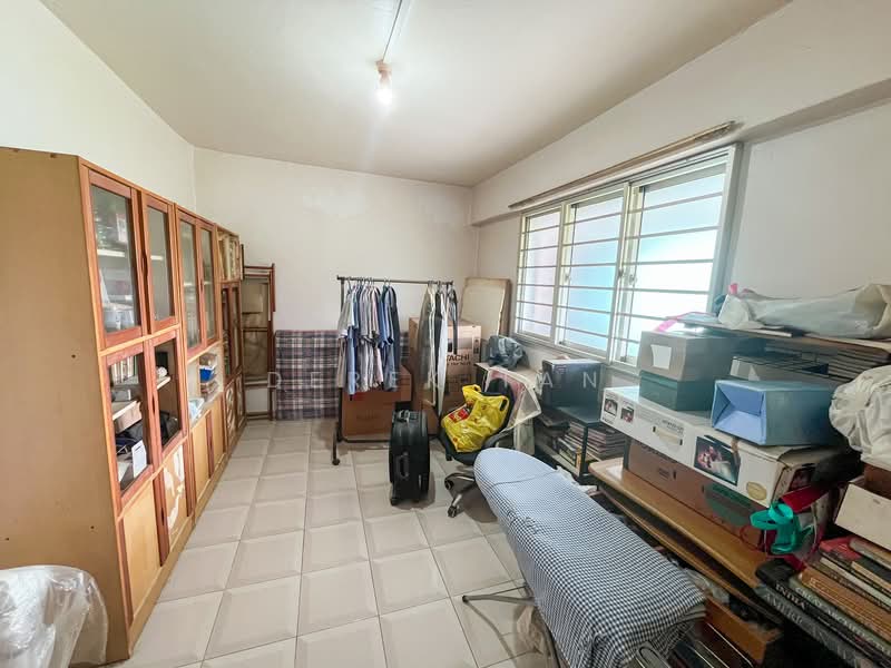 265 Bukit Batok East Avenue 4 HDB Flat For Sale at S$ 398,000 | PropertyGuru Singapore - Interior