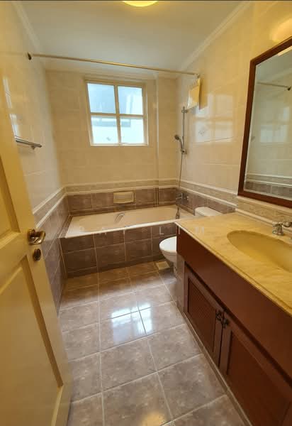 Woodgrove Avenue, Woodgrove Avenue, 6 Bedrooms, 6,674 sqft, Bungalow House For Rent, by Ray Lim, 500093907 - Bathroom - PropertyGuru.com.sg