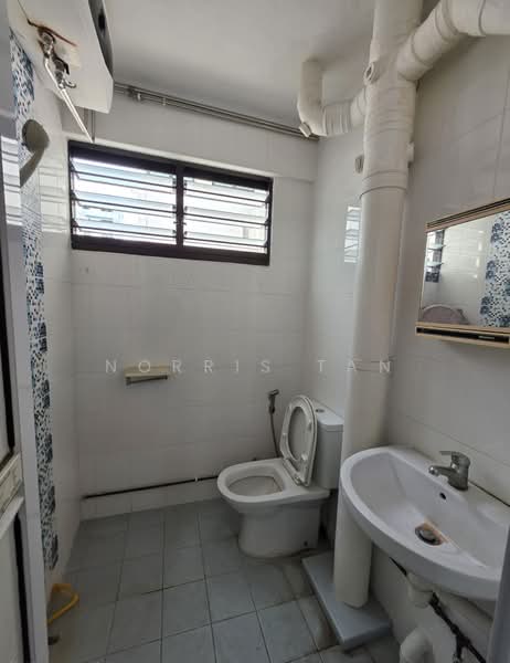 224 Yishun Street 21 HDB Flat For Sale at S$ 460,000 | PropertyGuru Singapore - Bathroom