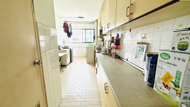 170 Bedok South Road HDB Flat For Sale at S$ 638,888 | PropertyGuru Singapore - Kitchen
