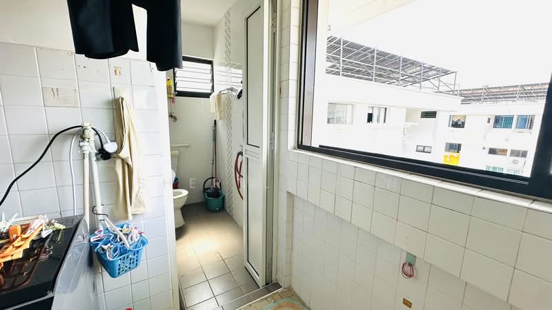 170 Bedok South Road HDB Flat For Sale at S$ 638,888 | PropertyGuru Singapore - Bathroom