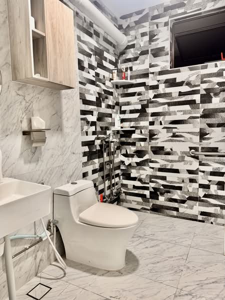 289A Bukit Batok Street 25 HDB Flat For Sale at S$ 910,000 | PropertyGuru Singapore - Bathroom