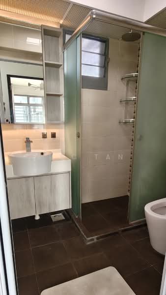 476B Upper Serangoon View HDB Flat For Sale at S$ 808,000 | PropertyGuru Singapore - Bathroom