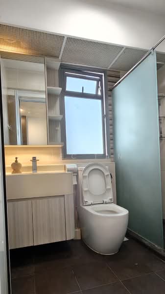 476B Upper Serangoon View HDB Flat For Sale at S$ 808,000 | PropertyGuru Singapore - Bathroom
