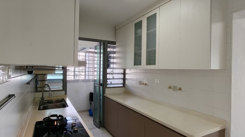 476B Upper Serangoon View HDB Flat For Sale at S$ 808,000 | PropertyGuru Singapore - Kitchen