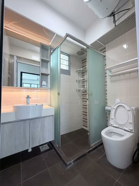 476B Upper Serangoon View, 476B Upper Serangoon View, 3 Bedrooms, 990 sqft, HDB Flat For Sale, by Alec Tan, 500093934 - Common Bathroom - PropertyGuru.com.sg
