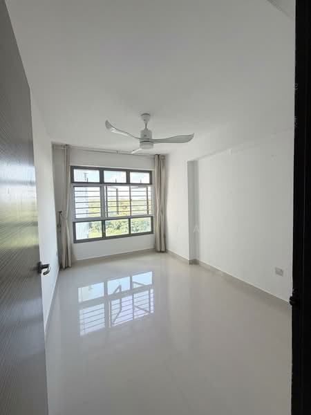 476B Upper Serangoon View, 476B Upper Serangoon View, 3 Bedrooms, 990 sqft, HDB Flat For Sale, by Alec Tan, 500093934 - 1st Common Room - Facing Riverbank - PropertyGuru.com.sg