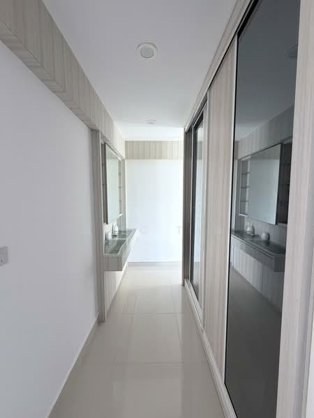 476B Upper Serangoon View, 476B Upper Serangoon View, 3 Bedrooms, 990 sqft, HDB Flat For Sale, by Alec Tan, 500093934 - Master Room with Walk-in Wardrobe - PropertyGuru.com.sg