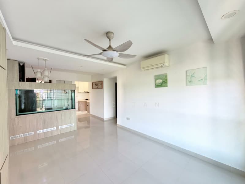 476B Upper Serangoon View, 476B Upper Serangoon View, 3 Bedrooms, 990 sqft, HDB Flat For Sale, by Alec Tan, 500093934 - Living Room - Facing main entrance - PropertyGuru.com.sg