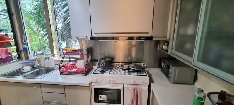 Rio Gardens, 55B Jalan Taman, 2 Bedrooms, 947 sqft, Condominium For Rent, by Lydia Hanim, 500093935 - Kitchen - PropertyGuru.com.sg