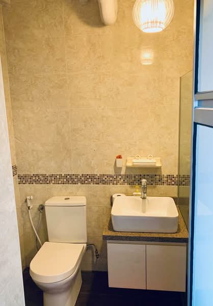 Loyang Valley Condominium For Sale at S$ 1,600,000 | PropertyGuru Singapore - Bathroom