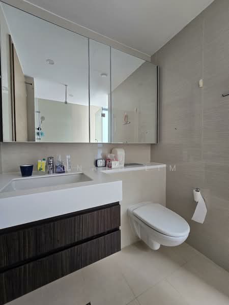 The Palette Condominium For Sale at S$ 1,638,888 | PropertyGuru Singapore - Master Bathroom