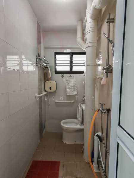 225 Pending Road HDB Flat For Sale at S$ 545,000 | PropertyGuru Singapore - Bathroom