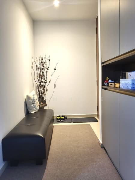 Whistler Grand Condominium For Sale at S$ 2,200,000 | PropertyGuru Singapore - Entrance