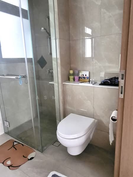 Whistler Grand Condominium For Sale at S$ 2,200,000 | PropertyGuru Singapore - Bathroom