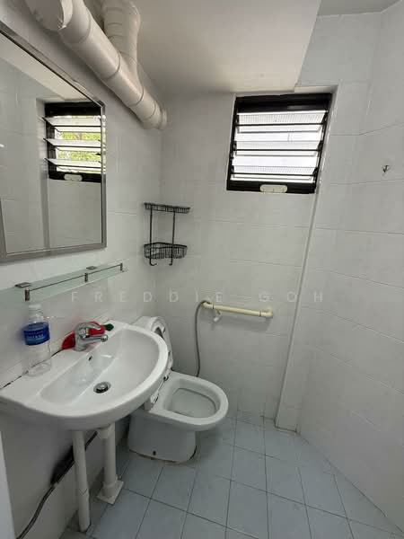 102 Jurong East Street 13, 102 Jurong East Street 13, 2 Bedrooms, 732 sqft, HDB Flat For Rent, by Freddie Goh, 500093970 - Bathroom - PropertyGuru.com.sg