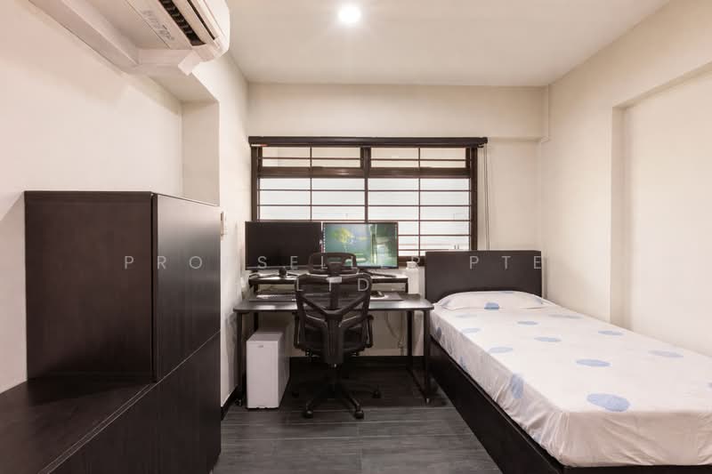 484B Choa Chu Kang Avenue 5 HDB Flat For Sale at S$ 550,000 | PropertyGuru Singapore - Bedroom