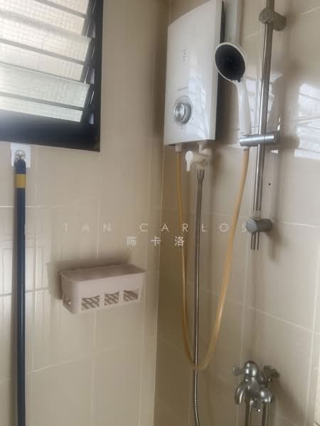 708 Hougang Avenue 2, 708 Hougang Avenue 2, Room Rental, 200 sqft, HDB Flat For Rent, by Tan Carlos 陈卡洛, 500093992 - Bathroom - PropertyGuru.com.sg