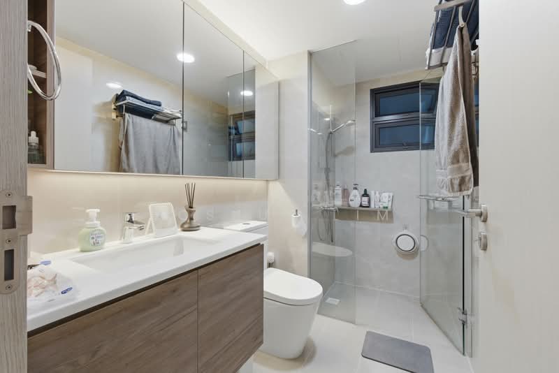 Treasure at Tampines Condominium For Sale at S$ 1,980,000 | PropertyGuru Singapore - Bathroom