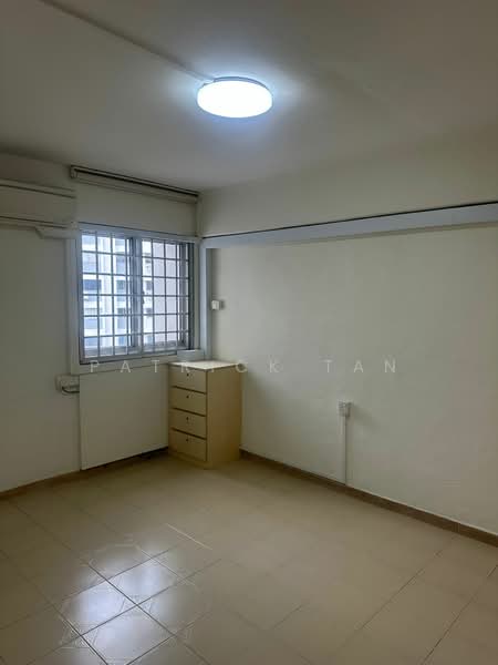 140 Tampines Street 12 HDB Flat For Sale at S$ 650,000 | PropertyGuru Singapore - Interior
