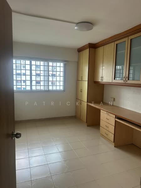 140 Tampines Street 12 HDB Flat For Sale at S$ 650,000 | PropertyGuru Singapore - Study