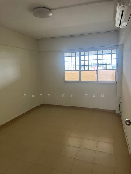 140 Tampines Street 12 HDB Flat For Sale at S$ 650,000 | PropertyGuru Singapore - Interior