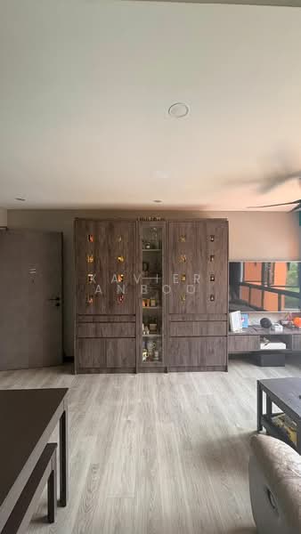 547C Segar Road HDB Flat For Sale at S$ 499,000 | PropertyGuru Singapore - Living Room