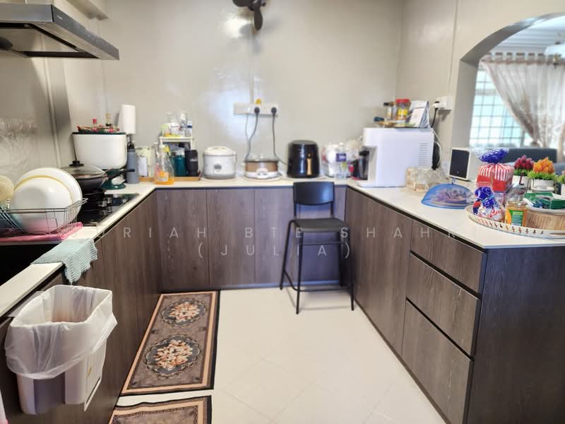 739 Woodlands Circle HDB Flat For Sale at S$ 580,000 | PropertyGuru Singapore - Kitchen