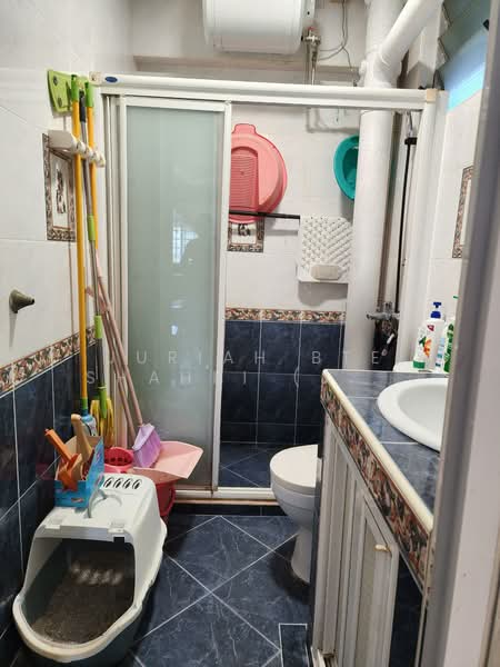 739 Woodlands Circle HDB Flat For Sale at S$ 580,000 | PropertyGuru Singapore - Bathroom